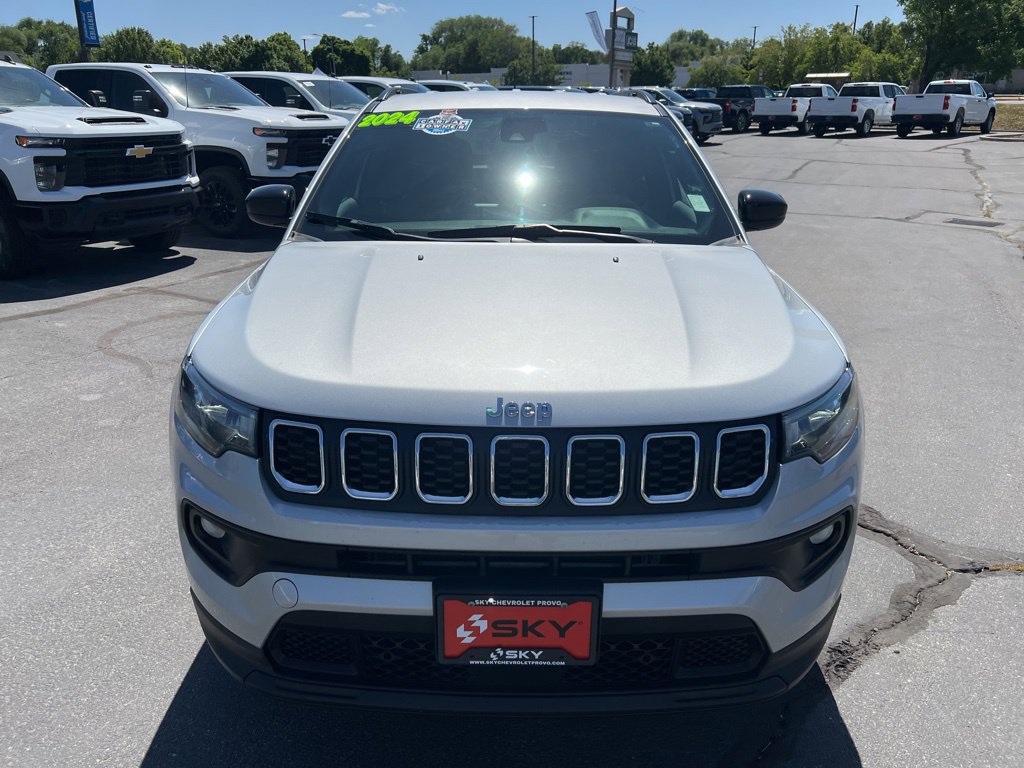 Used 2024 Jeep Compass Latitude AWD/4WD image 4