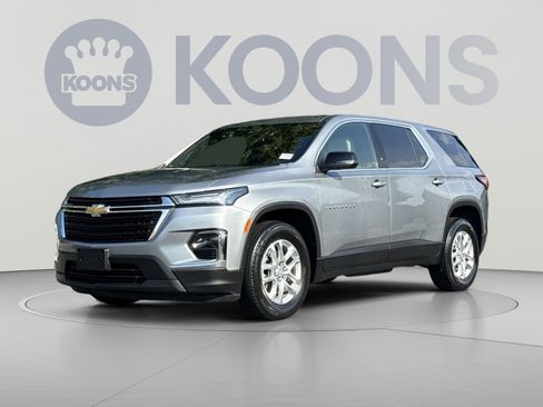 Used 2023 Chevrolet Traverse LS FWD image 1