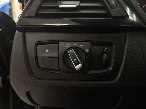 Used 2017 BMW 320i xDrive Sedan image 25