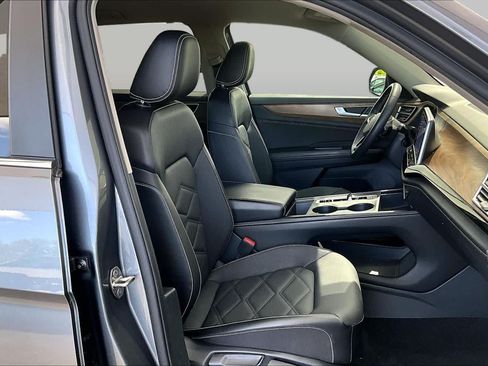 Used 2024 Volkswagen Atlas SE FWD image 9