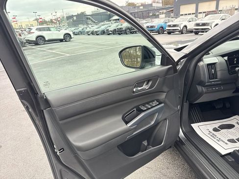 New 2026 Nissan Pathfinder SL FWD image 10