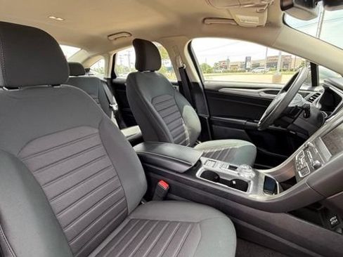 Used 2019 Ford Fusion SE FWD image 20