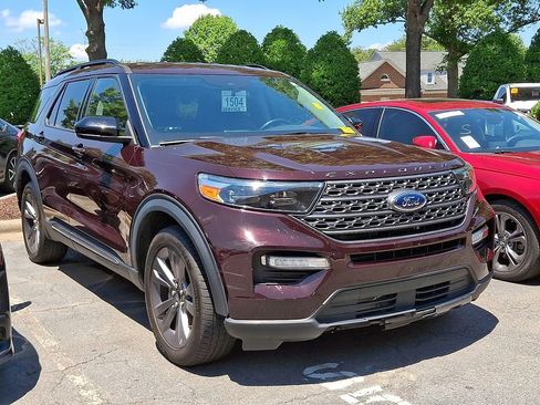Used 2022 Ford Explorer XLT w/ Equipment Group 202A RWD image 2