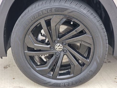 Used 2023 Volkswagen Atlas SE w/ Panoramic Sunroof Package image 8