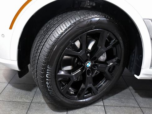 Used 2026 BMW X7 xDrive40i image 7