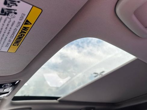Used 2024 Kia Sorento S w/ Panoramic Sunroof Package FWD image 13