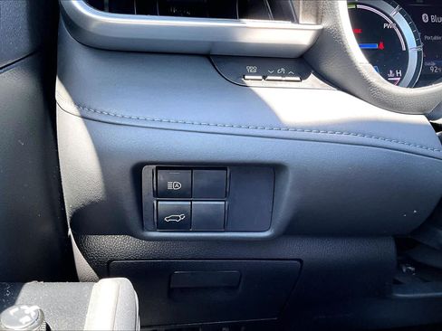 Certified 2021 Toyota Highlander XLE AWD/4WD image 35