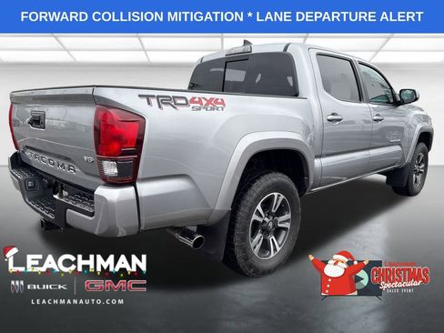 Used 2019 Toyota Tacoma TRD Sport image 3