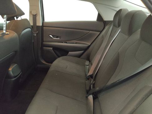 Used 2021 Hyundai Elantra SE FWD image 18