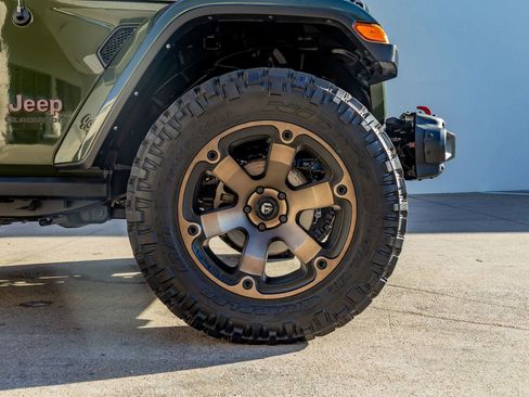 Used 2022 Jeep Gladiator Rubicon w/ LED Lighting Group image 11