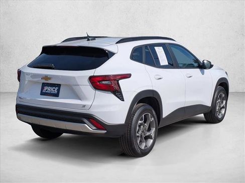 Used 2026 Chevrolet Trax LT FWD image 5