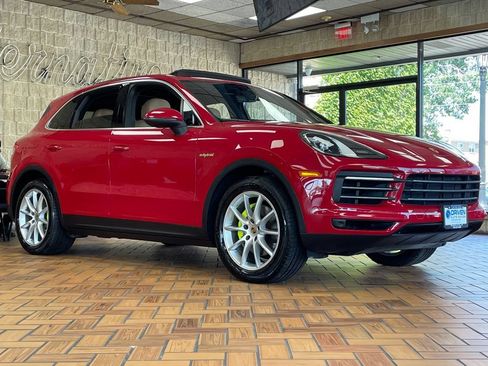 Used 2023 Porsche Cayenne w/ Premium Package AWD/4WD image 8