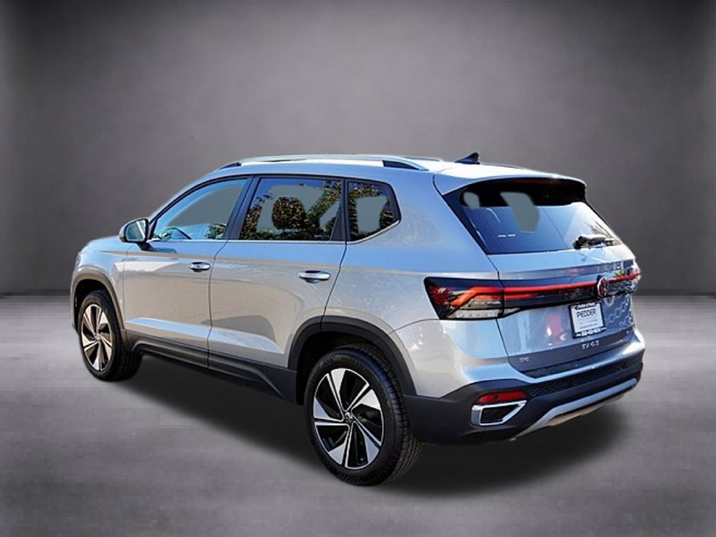 Used 2025 Volkswagen Taos SE AWD/4WD image 6