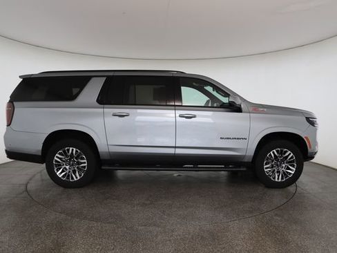 Used 2025 Chevrolet Suburban Z71 image 23