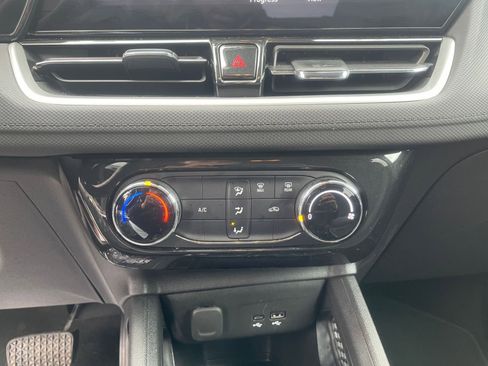 Used 2025 Chevrolet TrailBlazer LT FWD image 17