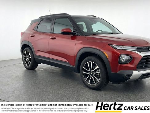 Used 2025 Chevrolet TrailBlazer LT FWD image 1