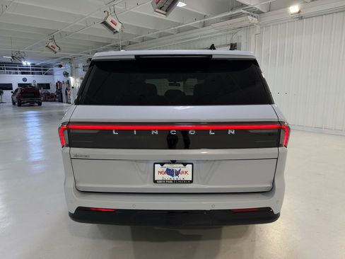 New 2026 Lincoln Navigator Premiere AWD/4WD image 27