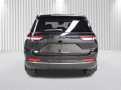 New 2025 Jeep Grand Cherokee Altitude image 4