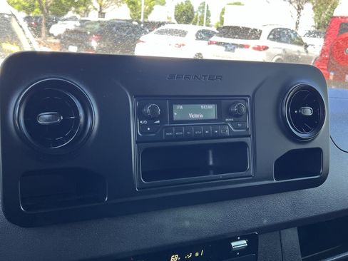 Used 2022 Mercedes-Benz Sprinter 2500 image 25