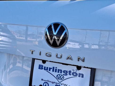 Certified 2022 Volkswagen Tiguan SE image 30