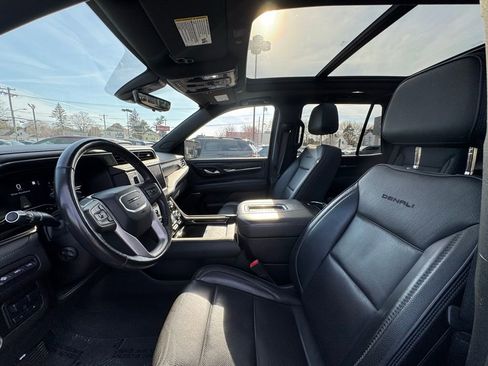 Used 2022 GMC Yukon Denali w/ Denali Premium Package image 21