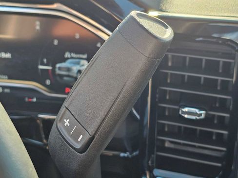 Used 2025 GMC Sierra 1500 SLE w/ Preferred Package image 31