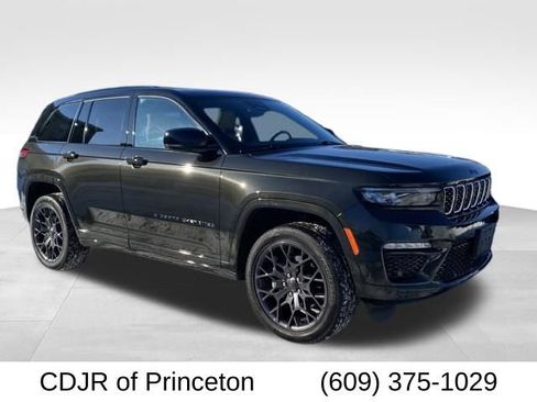 Used 2023 Jeep Grand Cherokee Summit image 1