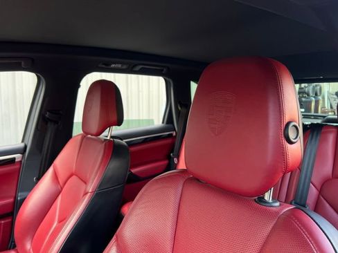 Used 2018 Porsche Cayenne Platinum Edition image 16