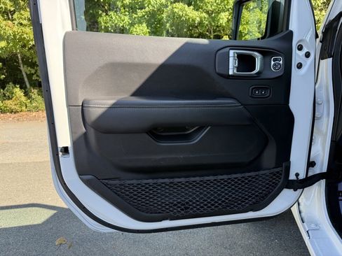 Used 2023 Jeep Wrangler Sahara image 44