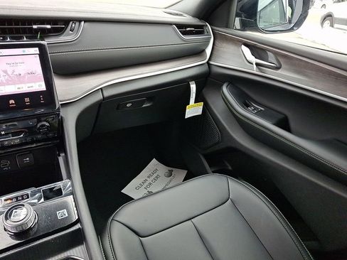 New 2025 Jeep Grand Cherokee Limited AWD/4WD image 12