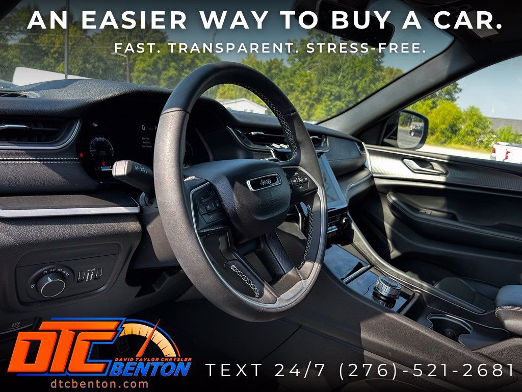 Used 2025 Jeep Grand Cherokee Altitude AWD/4WD image 11