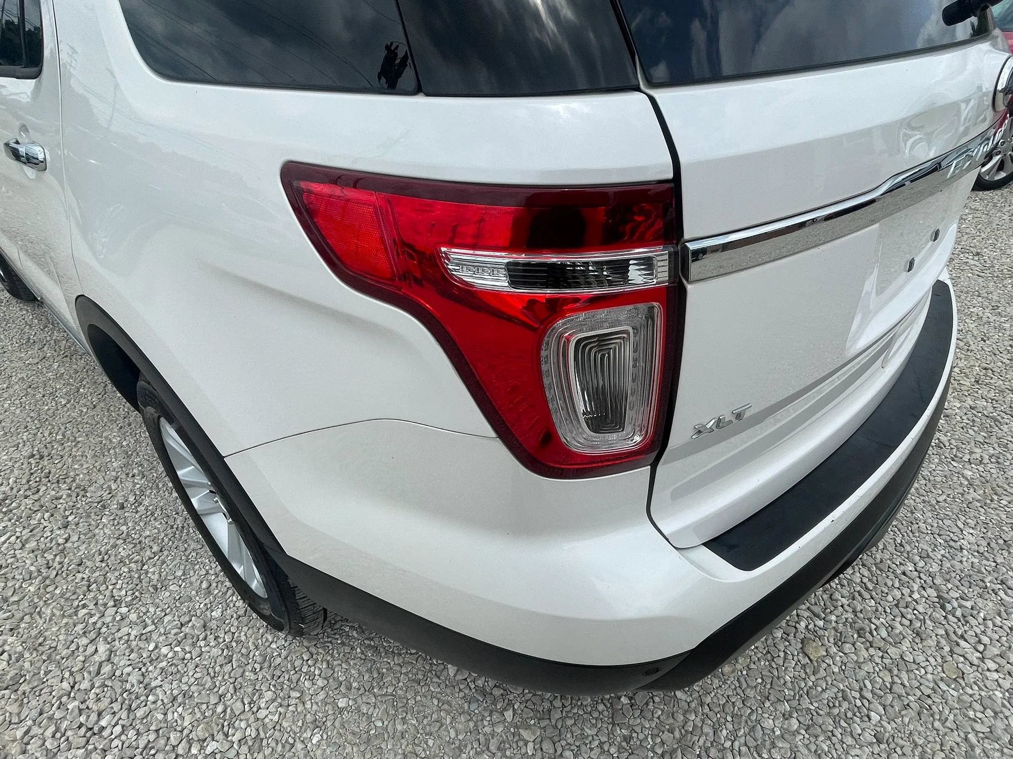 Used 2014 Ford Explorer XLT w/ Equipment Group 202A AWD/4WD image 11