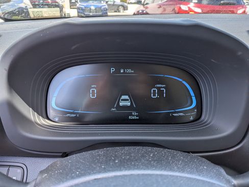Used 2025 Hyundai Venue Limited FWD image 27
