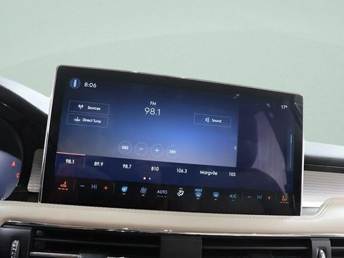 Used 2025 Lincoln Corsair Premiere w/ Equipment Group 101A image 13