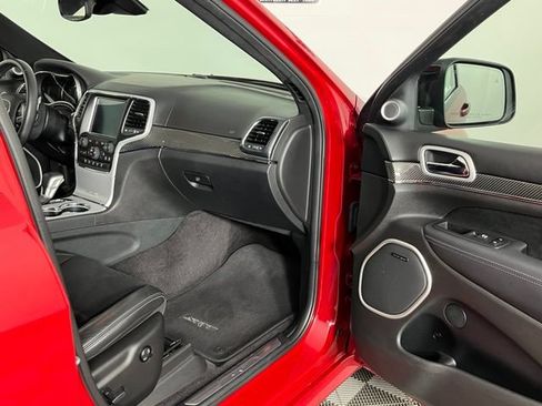 Used 2018 Jeep Grand Cherokee SRT AWD/4WD image 32