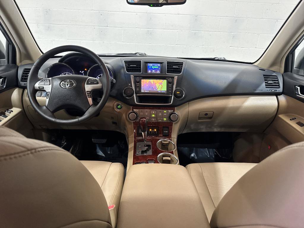 Used 2013 Toyota Highlander Limited AWD/4WD image 53