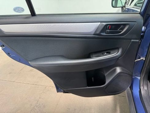 Used 2019 Subaru Outback 2.5i AWD/4WD image 16