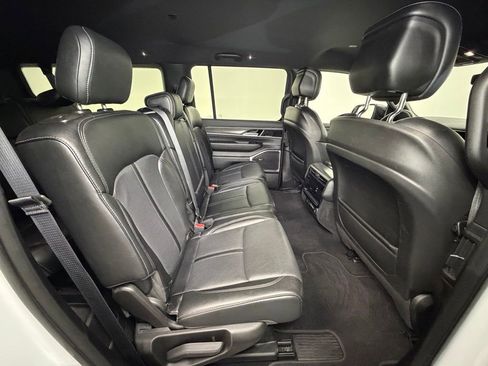 Used 2024 Jeep Wagoneer L Series II w/ Flexible Seating Group image 10