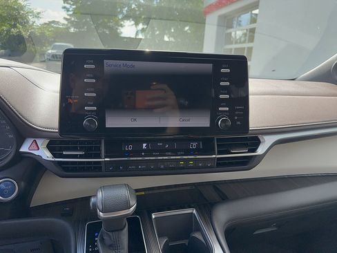 Certified 2023 Toyota Sienna Platinum AWD/4WD image 11