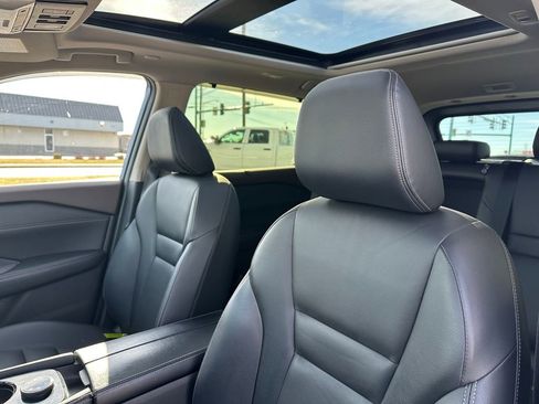 Used 2023 Nissan Rogue SL w/ SL Premium Package image 17