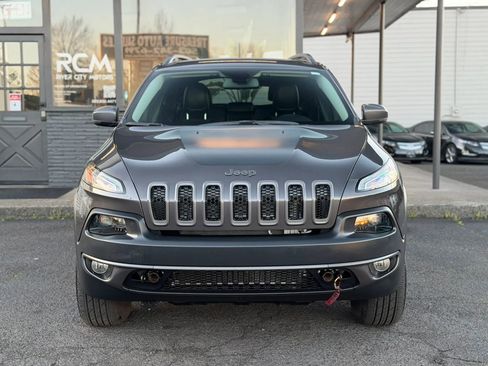 Used 2018 Jeep Cherokee Trailhawk image 2