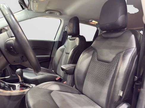 Used 2019 Jeep Compass Latitude image 9