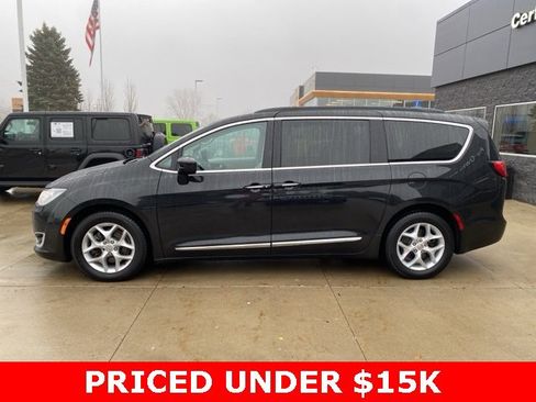 Certified 2017 Chrysler Pacifica Touring-L w/ Tire & Wheel Group image 8