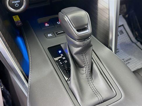 Used 2024 Toyota Venza Limited image 20