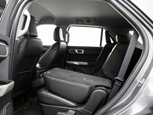 Used 2022 Ford Explorer XLT w/ Equipment Group 202A image 13