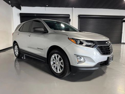 Used 2019 Chevrolet Equinox LS FWD image 3