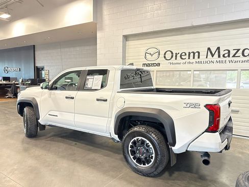 Used 2024 Toyota Tacoma TRD Off-Road w/ TRD Off Road Premium Package AWD/4WD image 26
