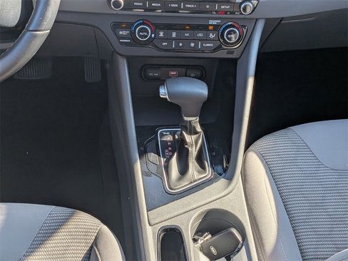 Used 2020 Kia Niro LXS image 18