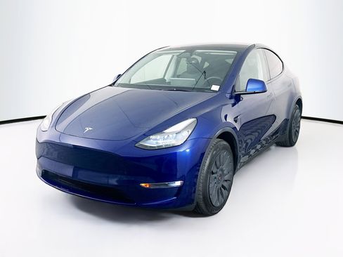 Used 2024 Tesla Model Y Long Range image 3