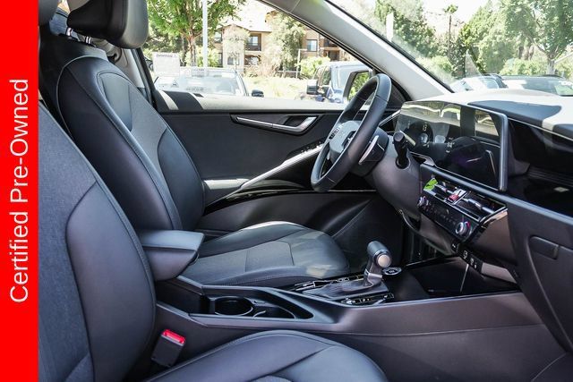 Certified 2025 Kia Niro EX FWD image 17